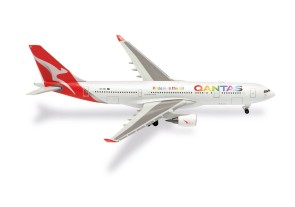 Qantas Airbus A330-200 Pride is in the air HE537148 Die-Cast Herpa Wings Scale 1:500