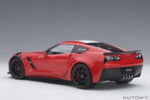 Chevrolet Corvette Grand Sport red with white/black stripes AUTOart 71274 1:18