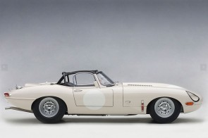 Jaguar Lightweight E-Type 73649 White AUTOart Die-Cast Scale Model 1:18