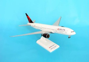 Delta 777-200 with gear and stand 2007 Livery skymarks SKR374G scale 1:200