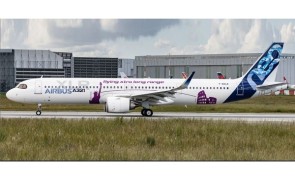 Airbus House A321XLR F-WXLR With Stand JCWing LH2AIR379 Scale 1:200