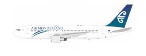 Air New Zealand Boeing 767-219/ER ZK-NBC with stand New Colors IF762NZ1023 InFlight Scale 1:200
