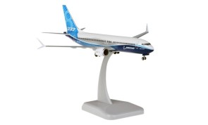 Boeing House 737max8 with stand and gears HG11267G scale 1:200