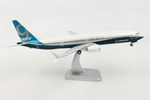 Boeing House 737max9 with stand and gears HG10871G scale 1-200