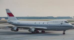 China CAAC Boeing 747-200 B-2440 中国民航 Die-Cast Phoenix 11818 Scale 1:400