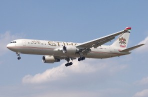 Etihad Boeing 767-300ER A6-EYZ Die-Cast Phoenix 11815 Scale 1:400