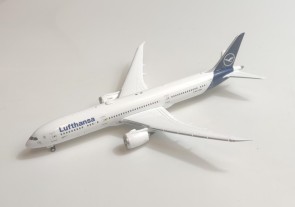 First Lufthansa Dreamliner Boeing 787-9 D-ABPA Phoenix Models 04461 Scale 1:400