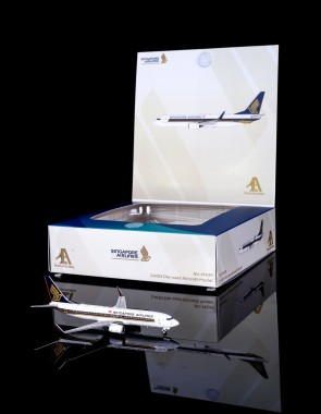 Singapore Airlines Boeing 737-800 Reg: 9V-MGM HA7380001 Aero Polaris 1:400