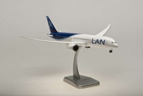 HG0038G LAN Chile 787-8 With Gears And Stand Hogan HG0038G Scale 1:200