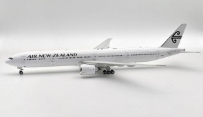 Air New Zealand Boeing 777-367/ER ZK-OKU with stand IF773NZ0224 (EXTREMELY LIMITED) Inflight Scale: 1:200 