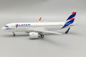 Latam (First A320neo at South America titles) CC-BHG with stand El Aviador-InFlight EAVBHG Scale 1:200