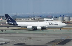 Lufthansa Boeing 747-8i D-ABYA Die-Cast Phoenix 04495 Scale 1400