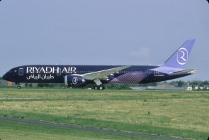 Riyadh Air Boeing 787-9 Dreamliner N8572C Phoenix 11829 Scale 1:400