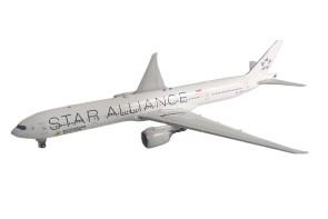 Singapore Star Alliance Boeing 777-312ER 9V-SWJ White Tail Livery With Stand Aviation400 WB4020 Scale 1:400