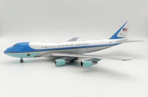 Upgraded USAF Air Force One VC-25A 28000 (Boeing 747-200) Polished Model With Stand and Key Chain InFlight IFVC25A0222P Scale 1:200
