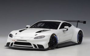 White Aston Martin Vantage GTE Le Mans Pro 2018 AUTOart 81806 Scale 1:18